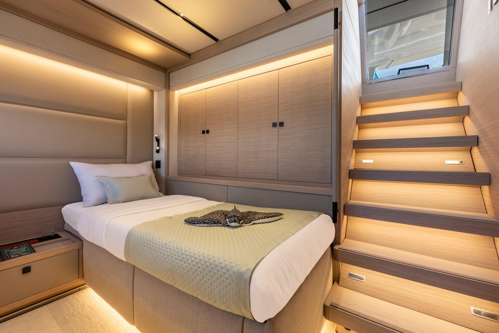 LAGOONN_EIGHTY3_INTERIOR-2