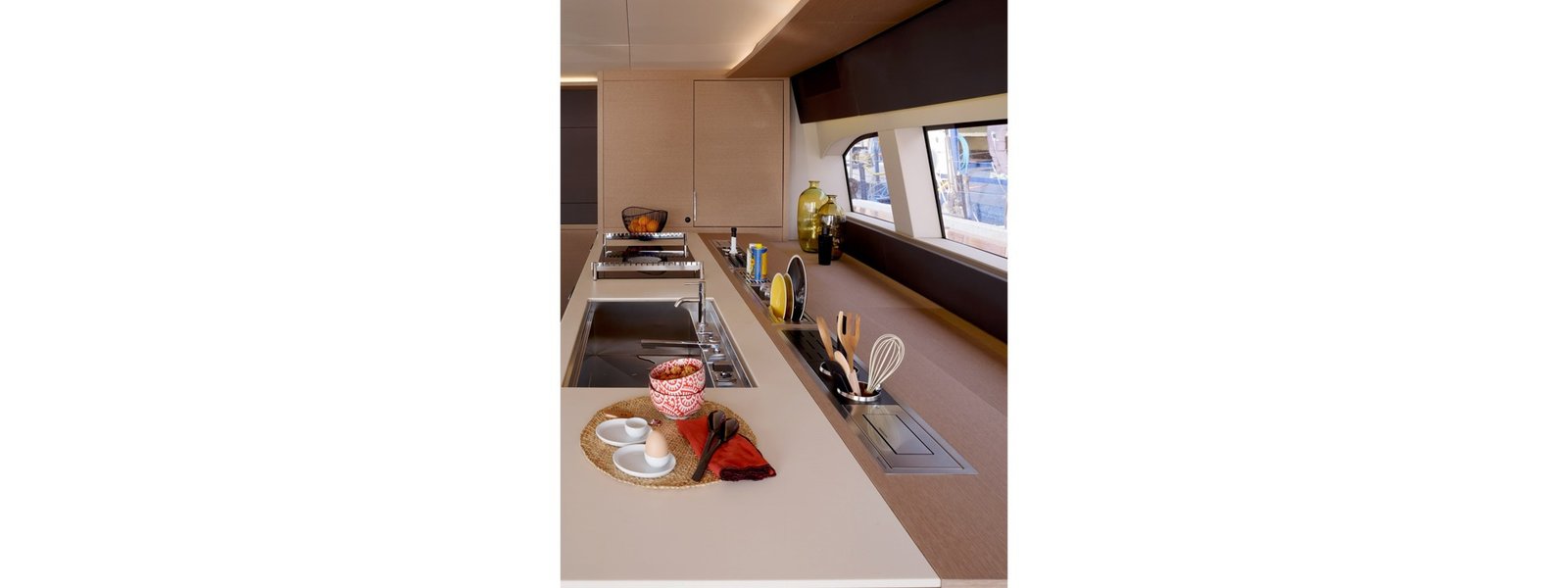 imgi_16_catamaran-lagoon-sixty-5-galley-03