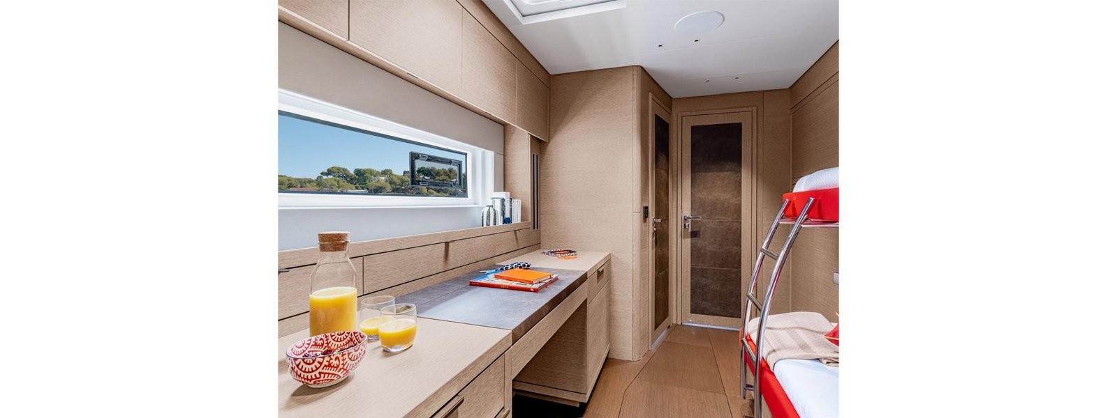 imgi_7_catamaran-lagoon-sixty-5-cabin_0